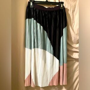 Flowy abstract knee length skirt